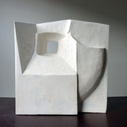 3b--Marina van der Kooi-Vensterbeeld- cement