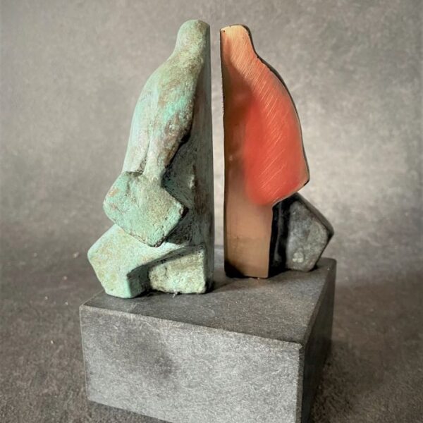 Marina van der Kooi- CONFRONTATIE-brons op steen-12 cm h