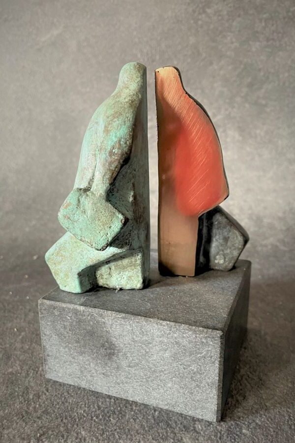 Marina van der Kooi- CONFRONTATIE-brons op steen-12 cm h